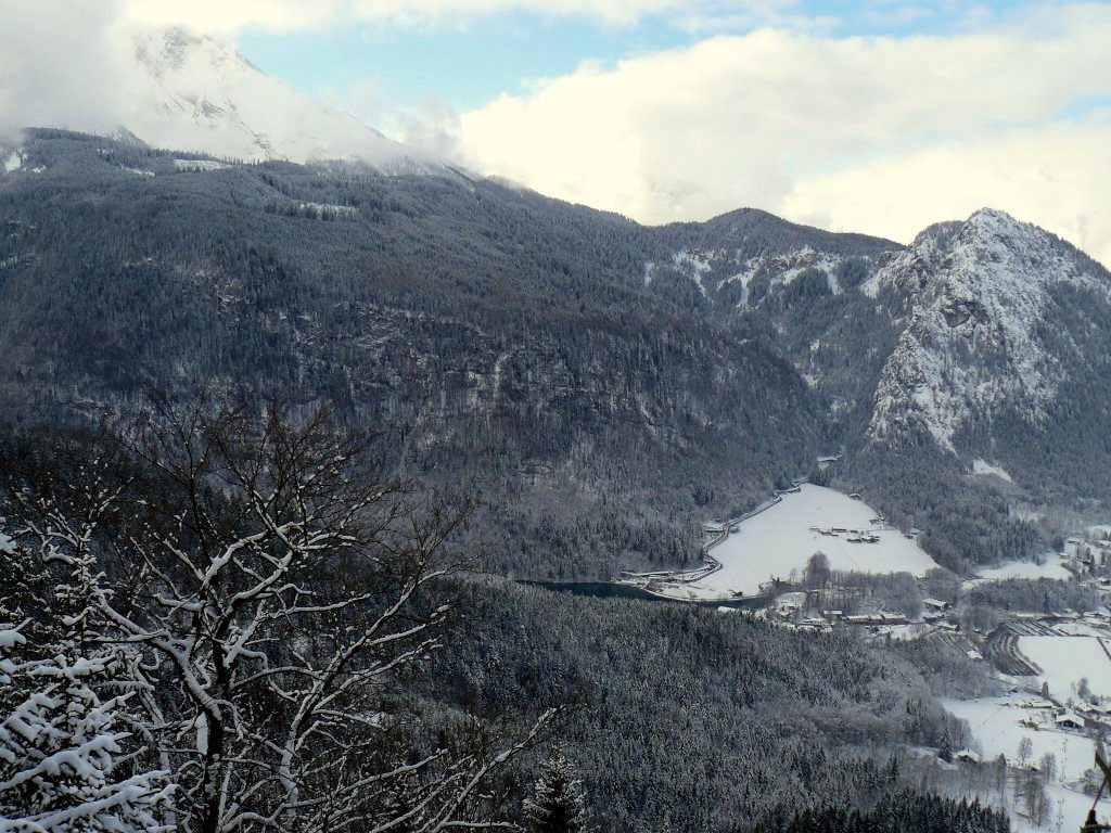 Grünstein mit Bob und Rodelbahn