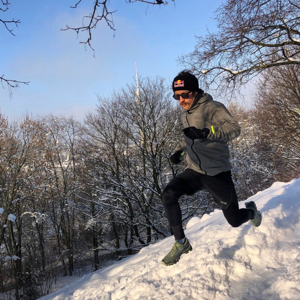 Selbst Profis schweben mit diesem Trailrunningschuh auf Wolken.