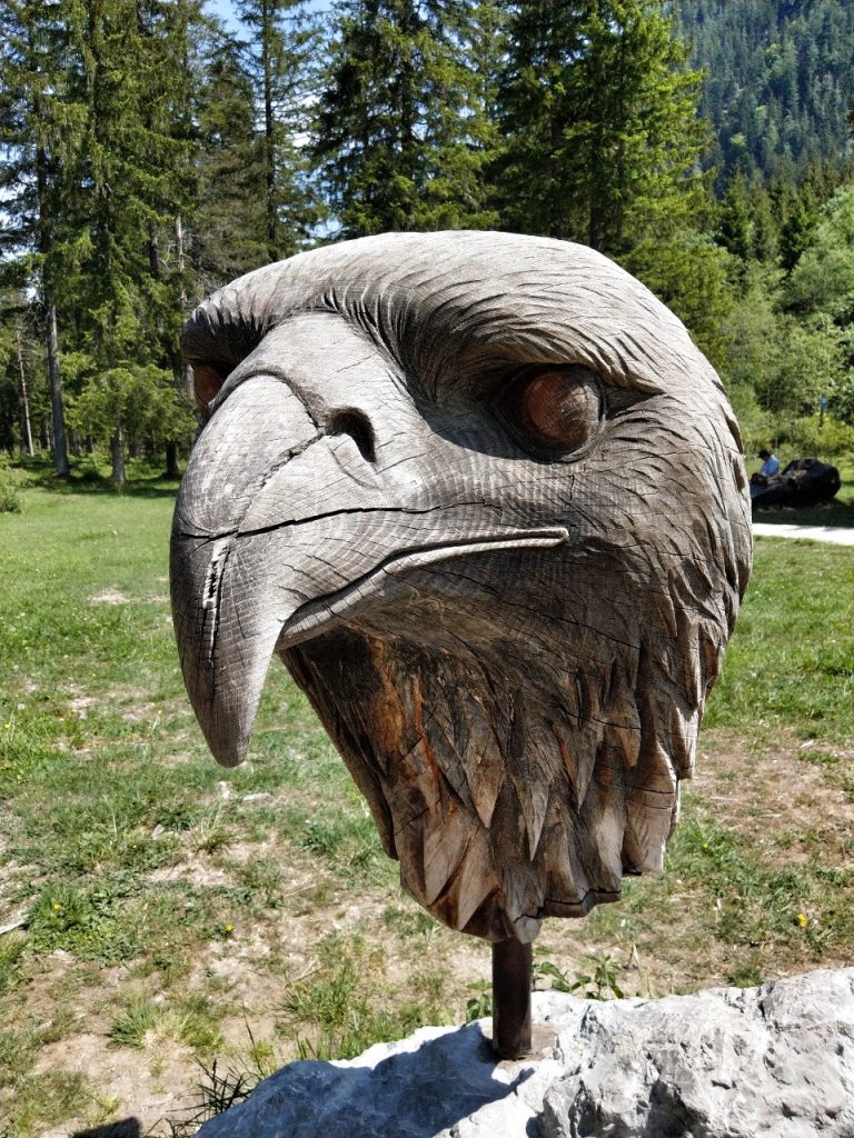 Holzfigur an der Adlerbeobachtungsstelle