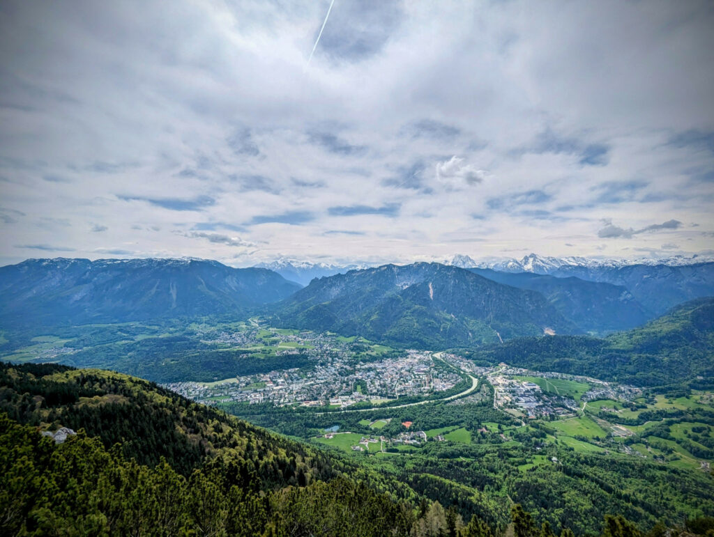 Mit dem Blick vom Stoanana Jaga aus runter nach Bad Reichenhall.