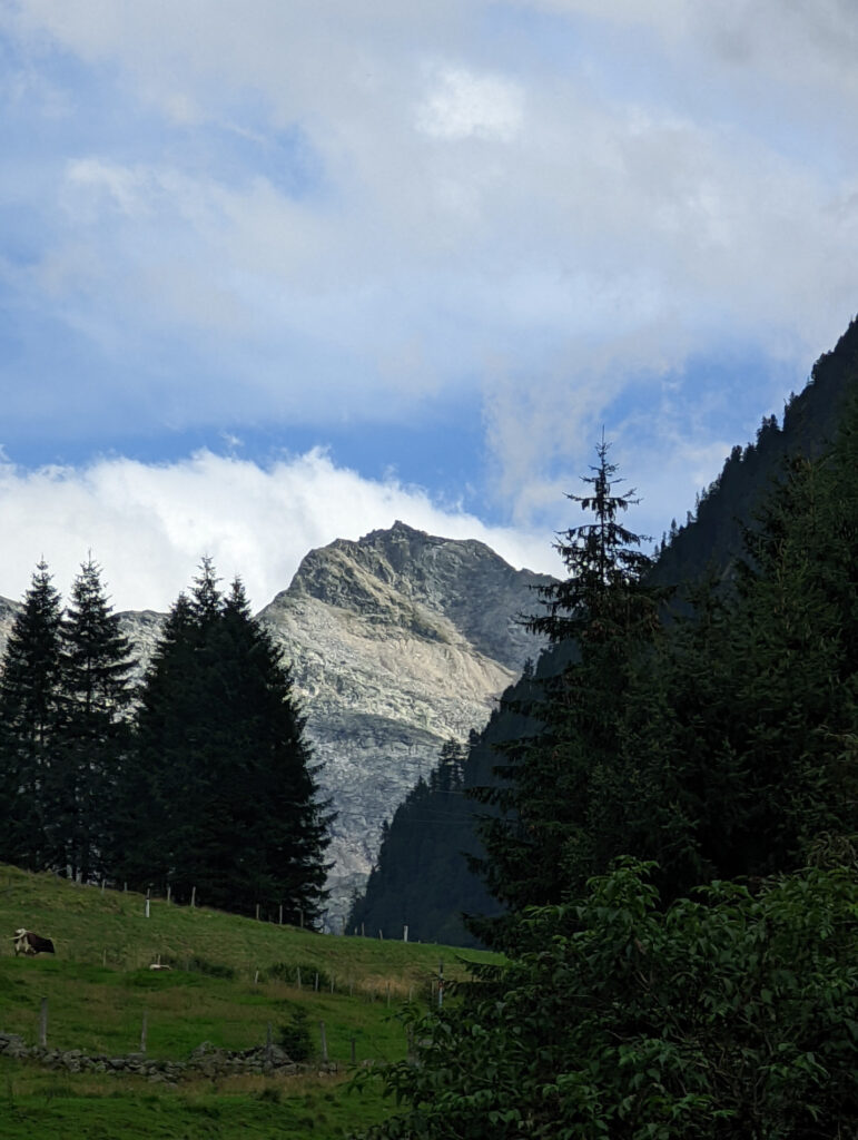 Blick aufs Hörndl. Imposante Bergkulisse im Felbertal, ideal für Wanderungen im Familienurlaub im Nationalpark Hohe Tauern.